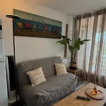 Belle Vue Mer, 90 M, Parking, Loggia, Wifi. 아파트 아그