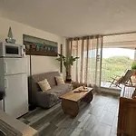 Belle Vue Mer, 90 M, Parking, Loggia, Wifi. 아파트